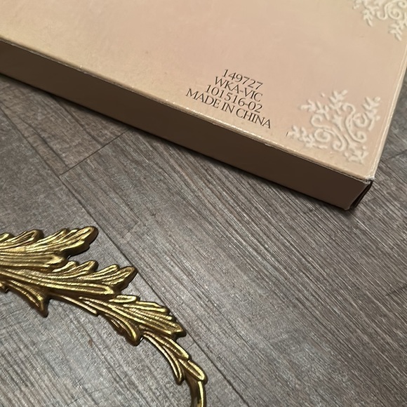 Solid Brass Victorian scroll wall accent - Picture 3 of 4